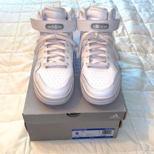 Adidas size 8 postmove mid top basketball shoe solid white